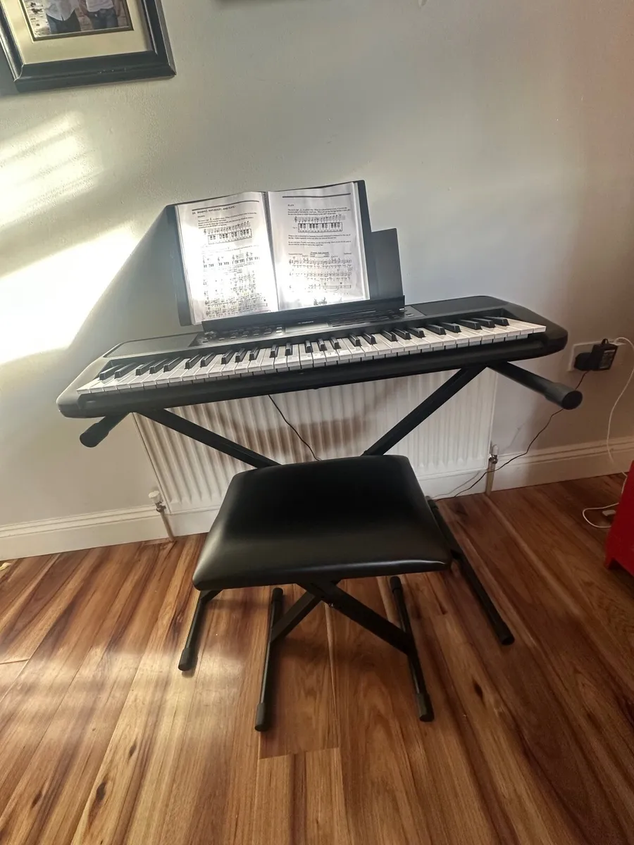 Yamaha keyboard,  PSR E383 - Image 2