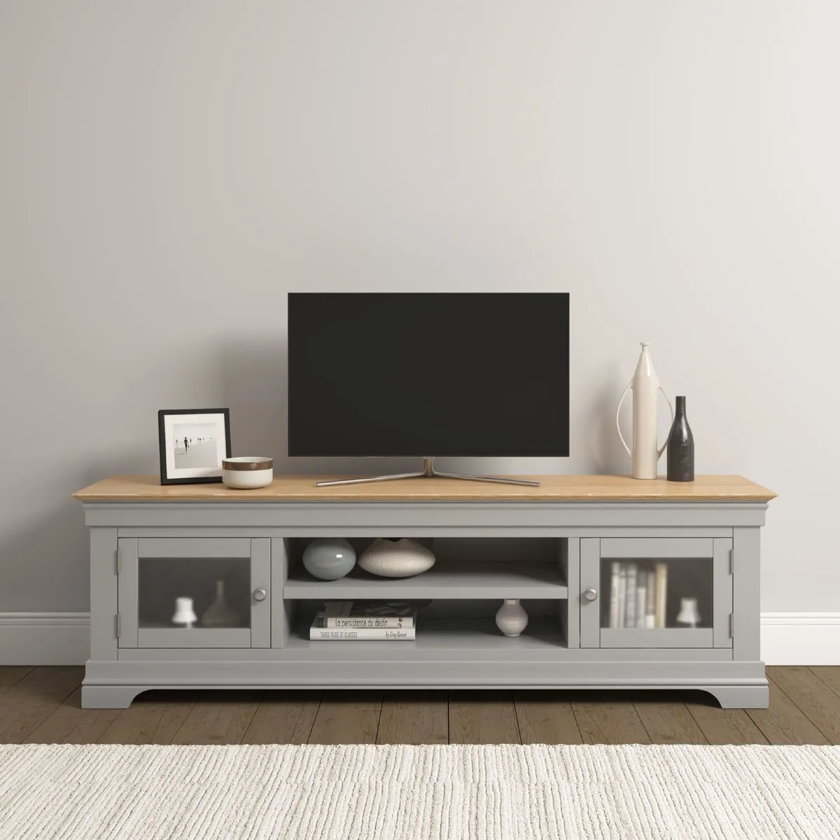 LIVING ROOM FURNITURE - Image 1