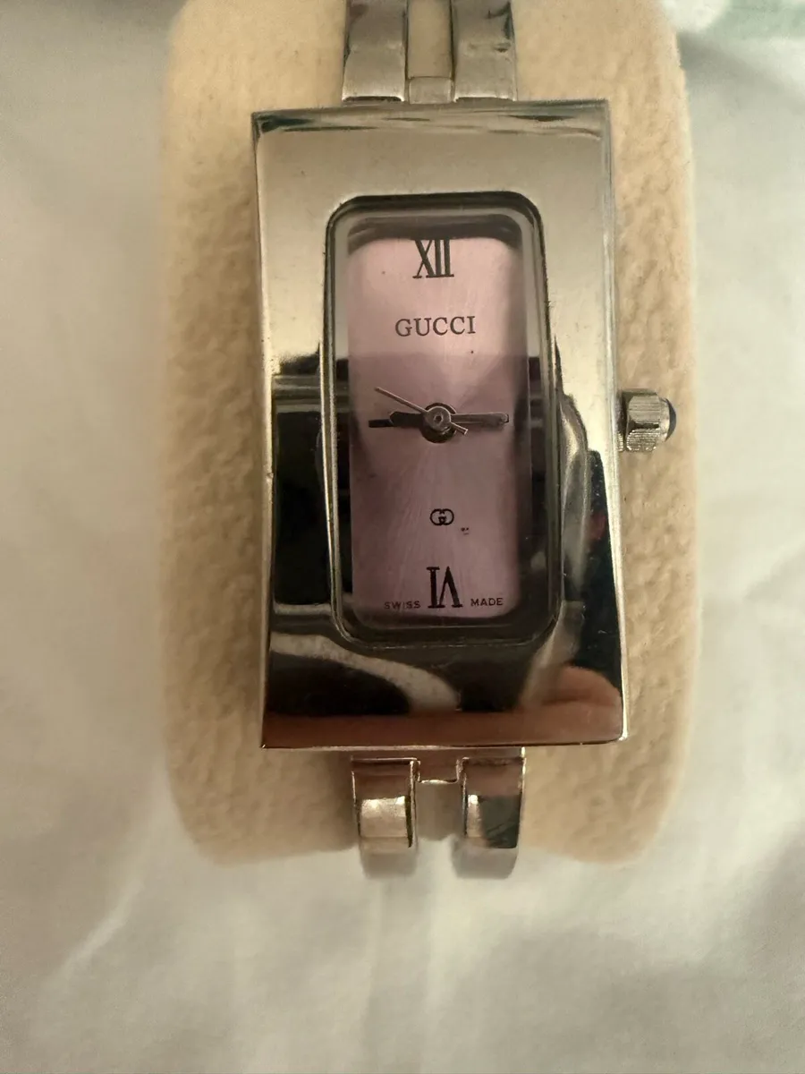 Women gucci watch - Image 1
