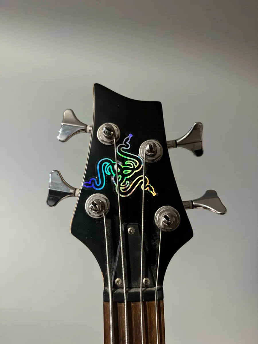 Bass guitar - Image 3