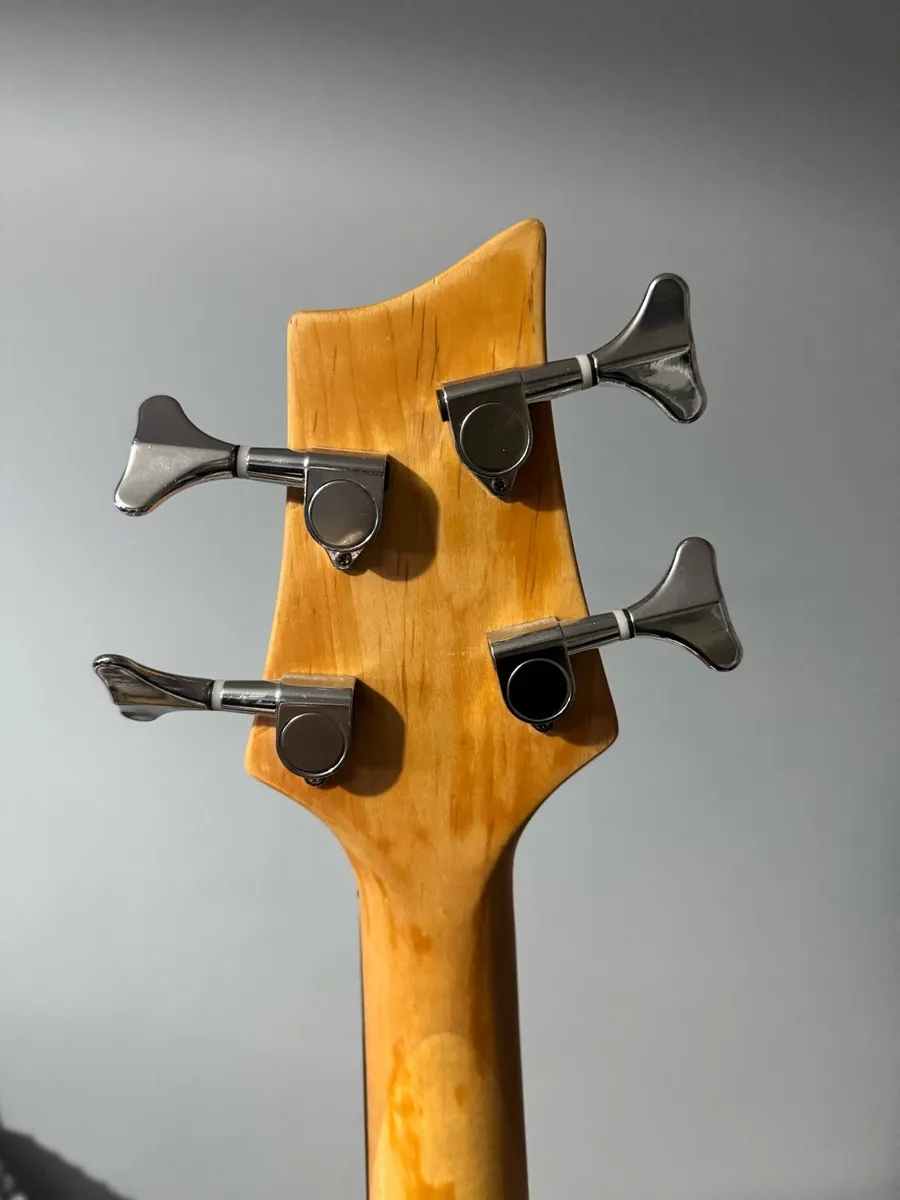 Bass guitar - Image 4
