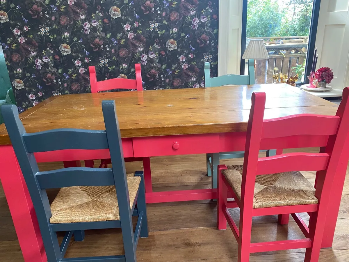 Kitchen table and chairs - Image 3
