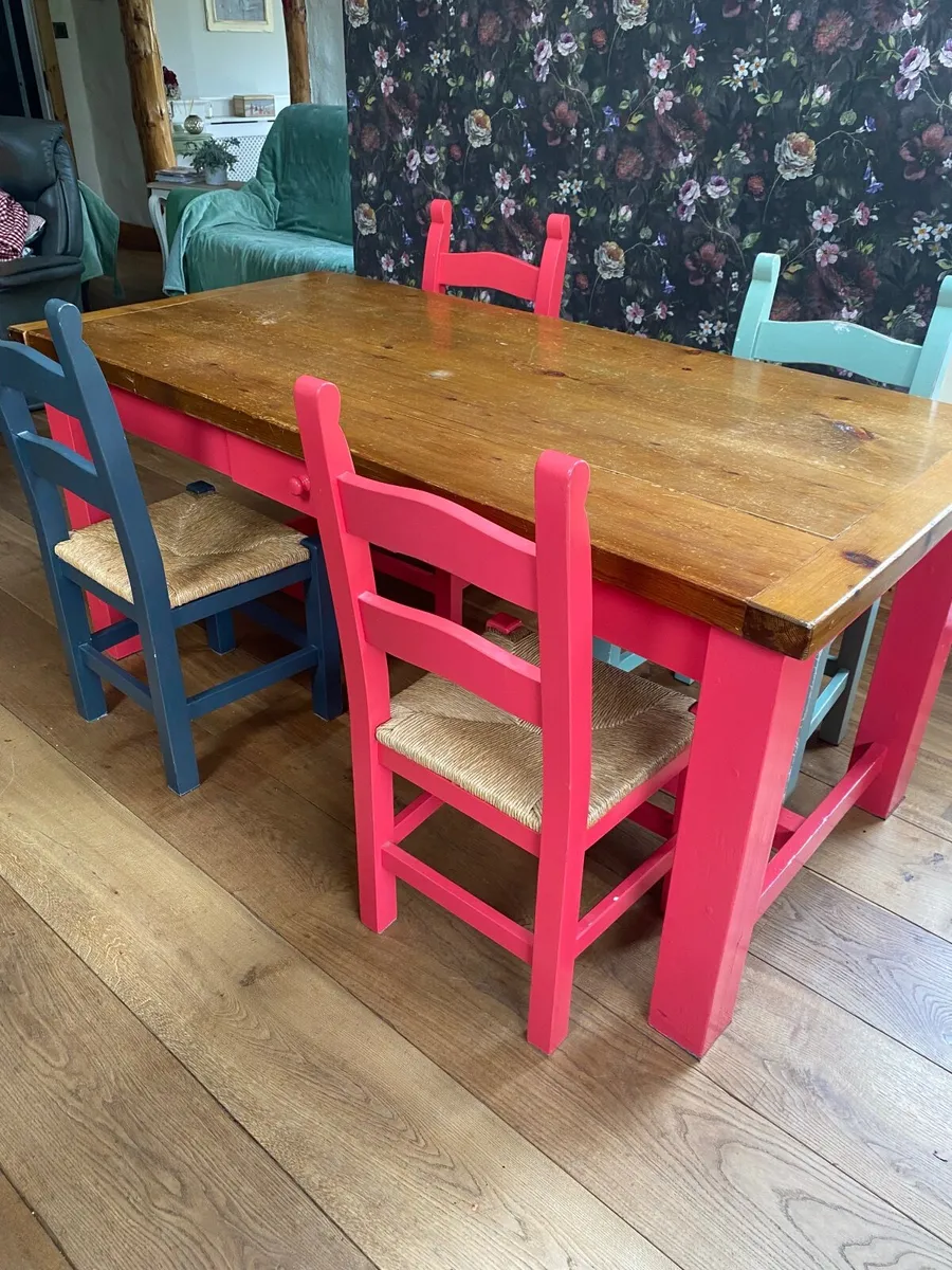 Kitchen table and chairs - Image 2
