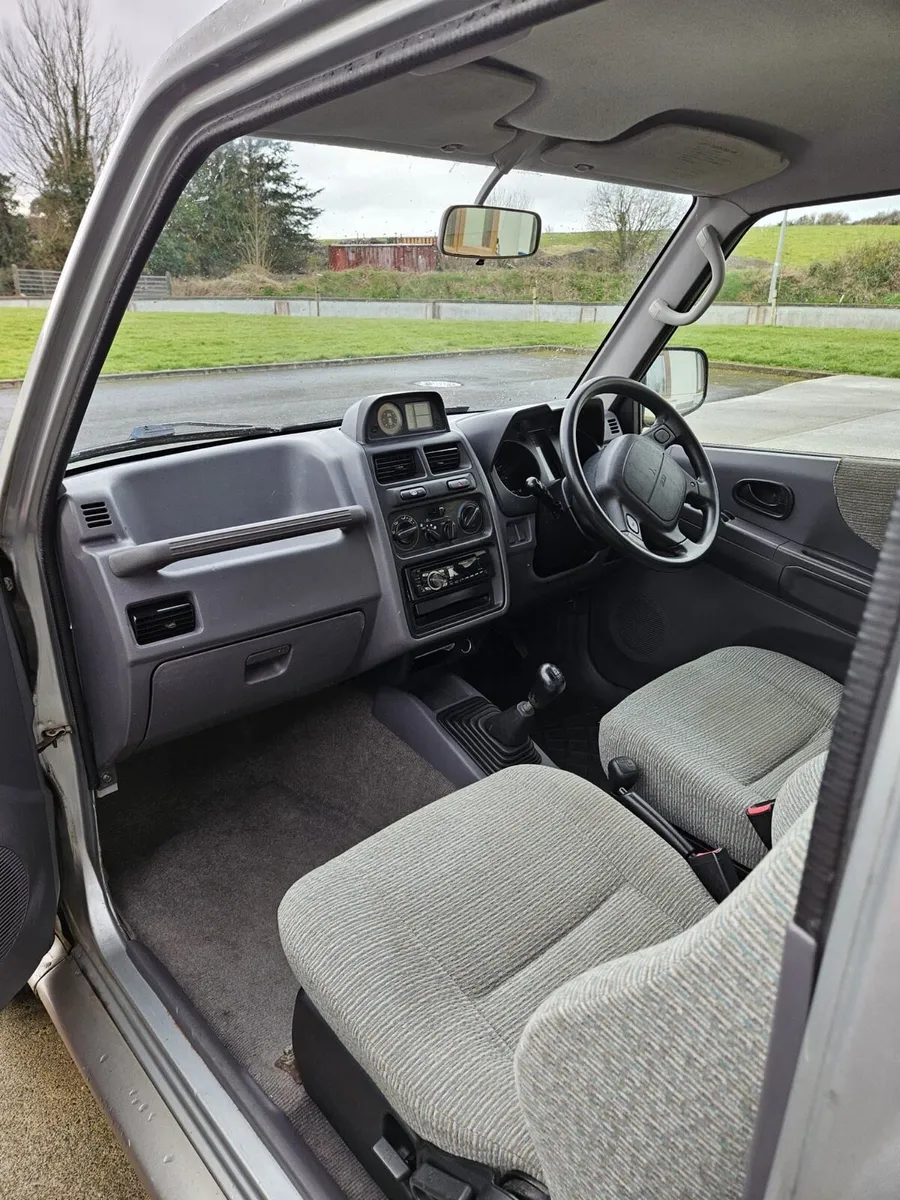 Mitsubishi Pajero Junior 4x4 - Image 2