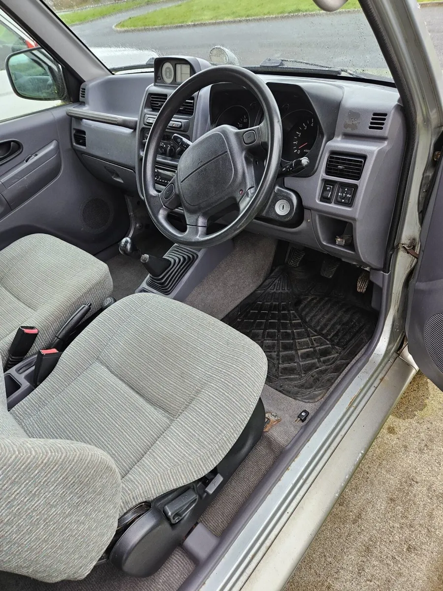 Mitsubishi Pajero Junior 4x4 - Image 3