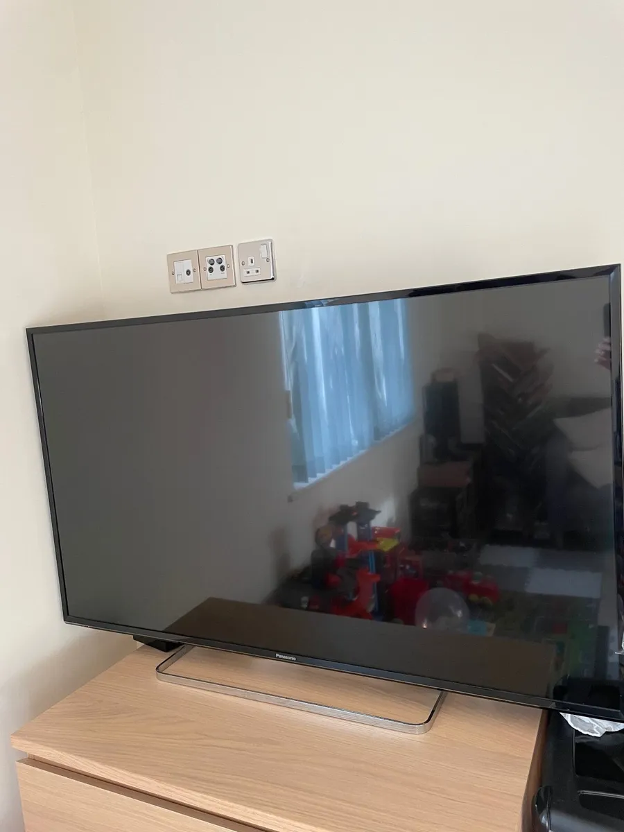 Panasonic tv 42” - Image 1