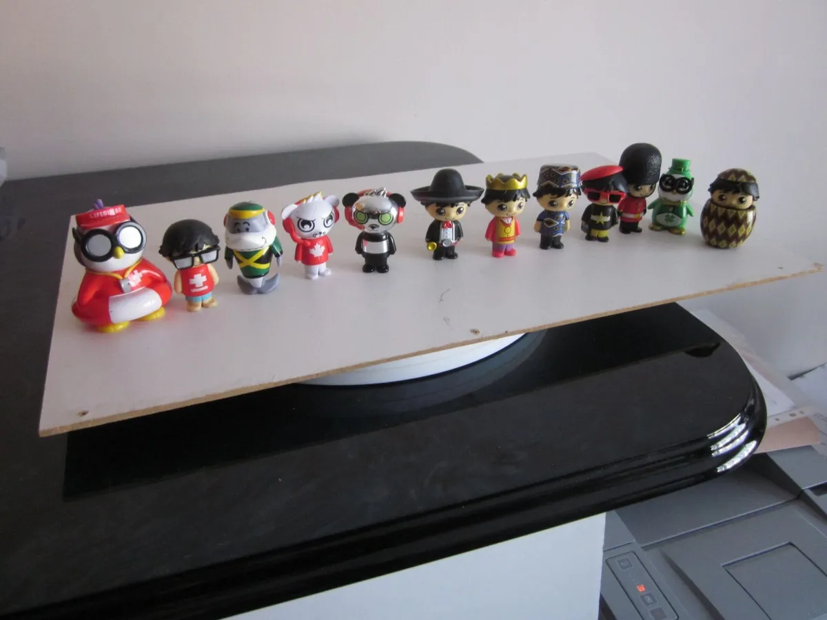 Bonkers Ryan's World Figures X12 - Image 1