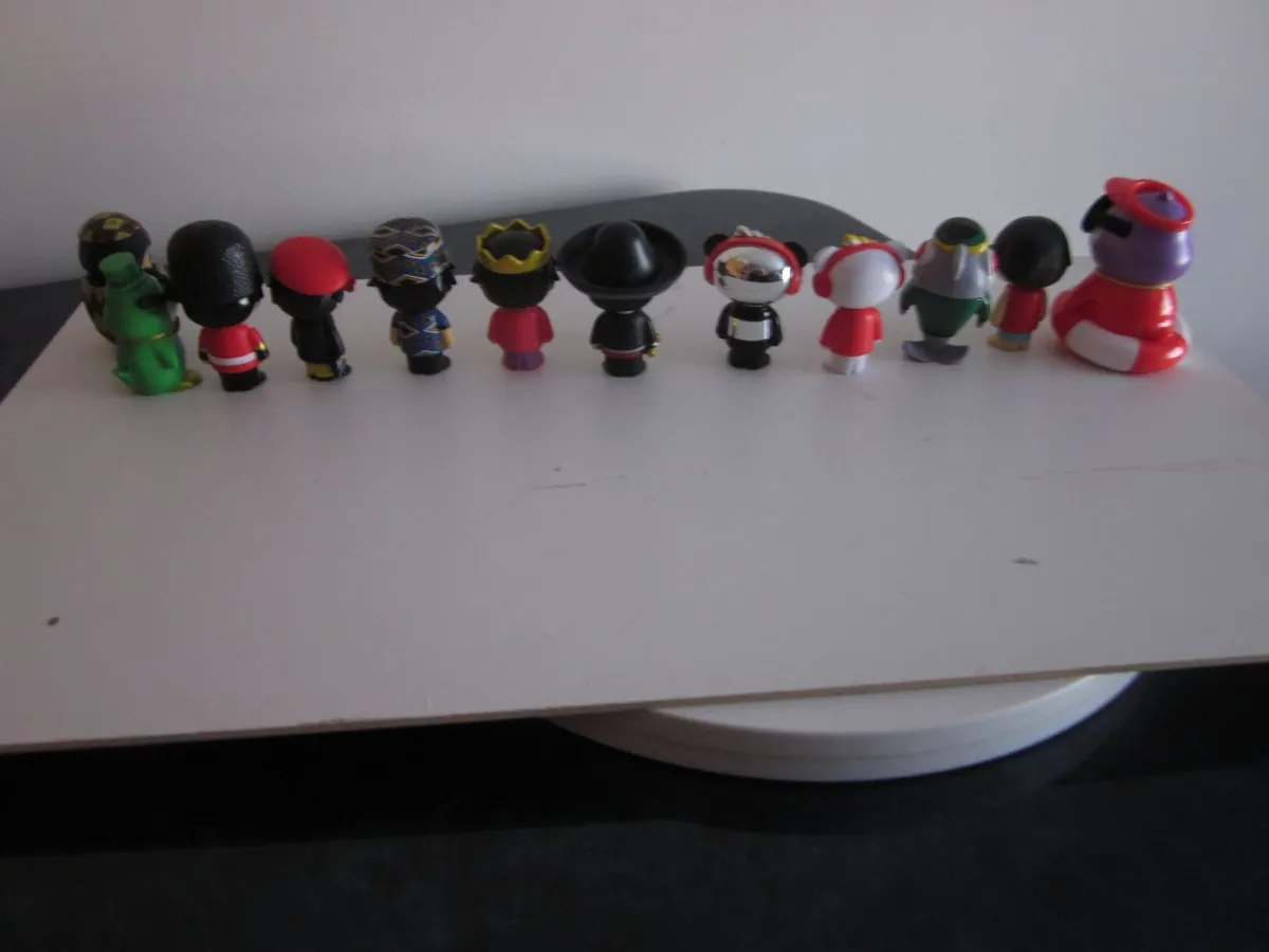 Bonkers Ryan's World Figures X12 - Image 2