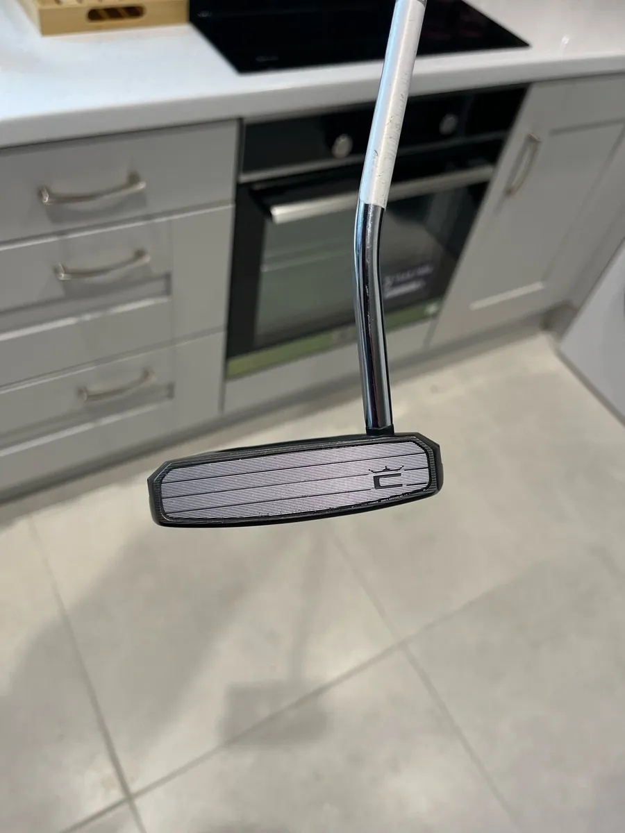 41” Cobra Agera Arm-lock Putter - Image 3