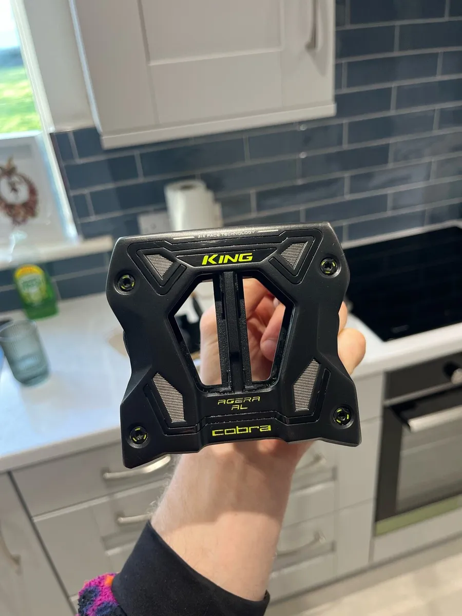 41” Cobra Agera Arm-lock Putter - Image 2