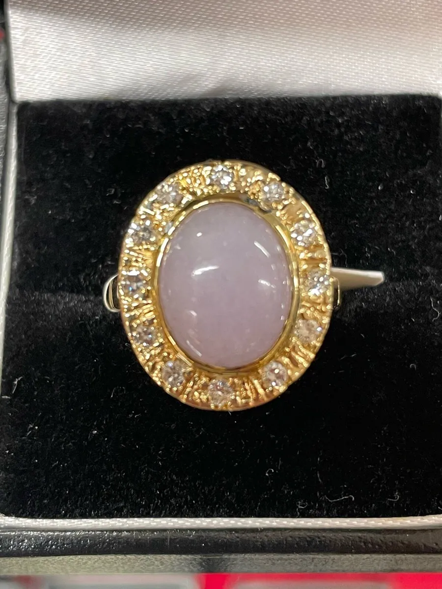 18k gold rose quartz ring with diamonds. - Image 1