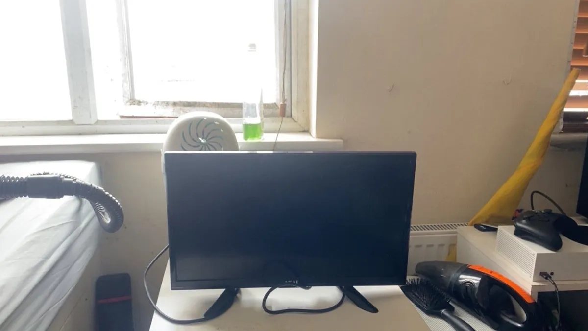 Akai 20 inch LCD TV - Image 1