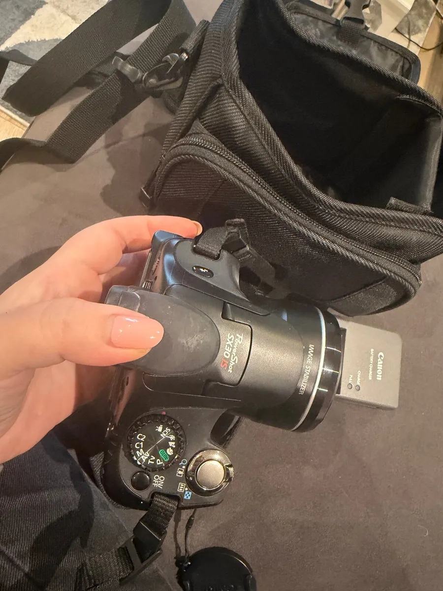 Canon PowerShot Sx30 IS Camera-35x Zoom+ChargerBag - Image 2