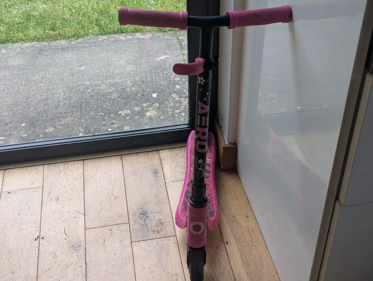 MGP Madd Gear Stunt Scooter - Pink/Black - Image 2