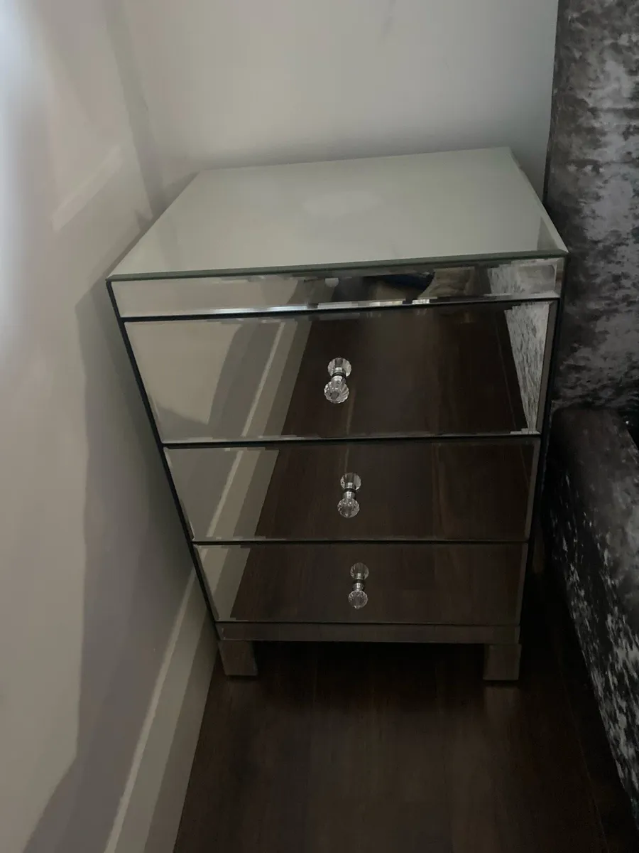 Mirrored Lockers - Image 2