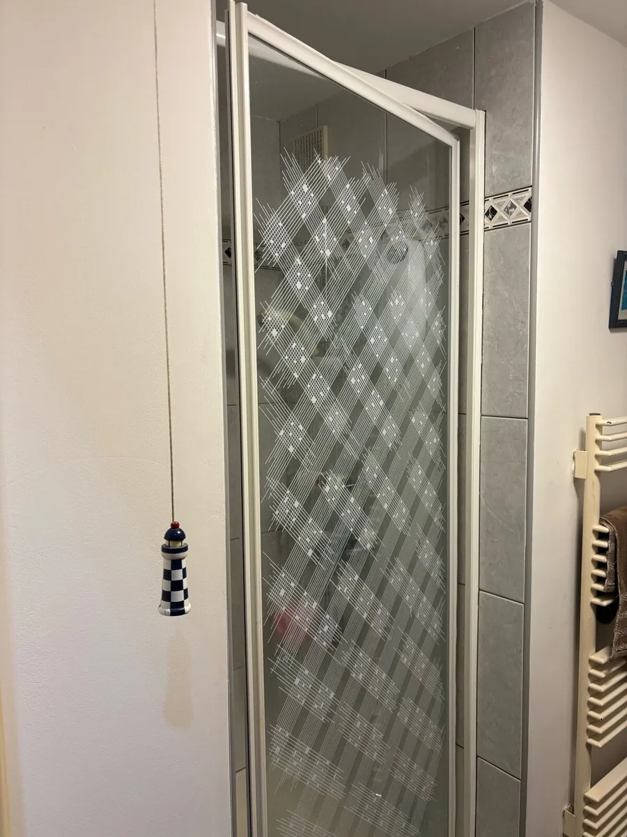 Shower tray and door - Image 3