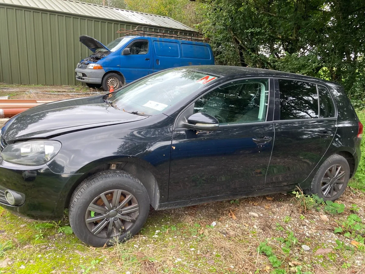 Vw golf damaged for parts 2011 - Image 1