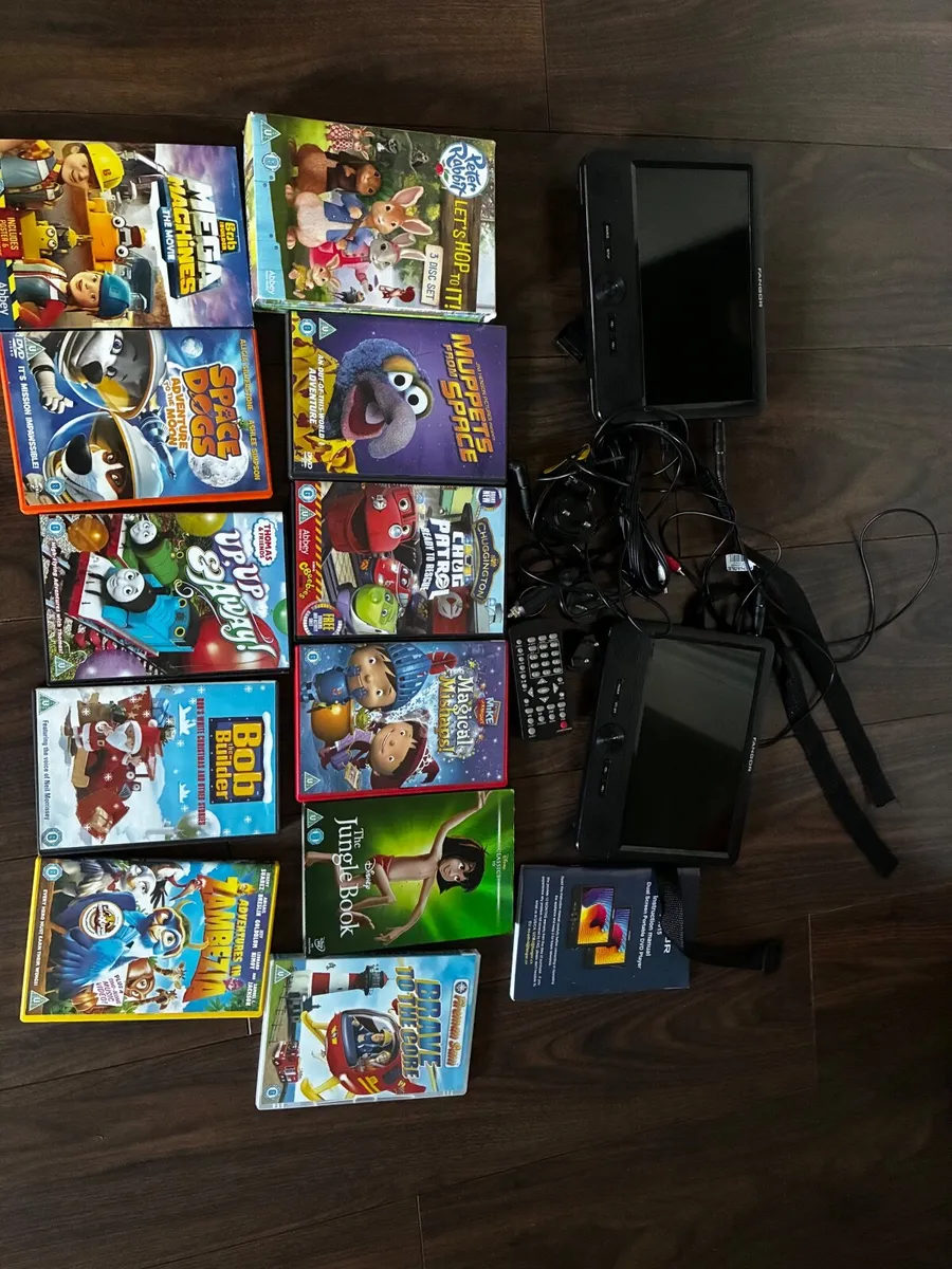FANGOR dual screen dvd player + 13 dvds