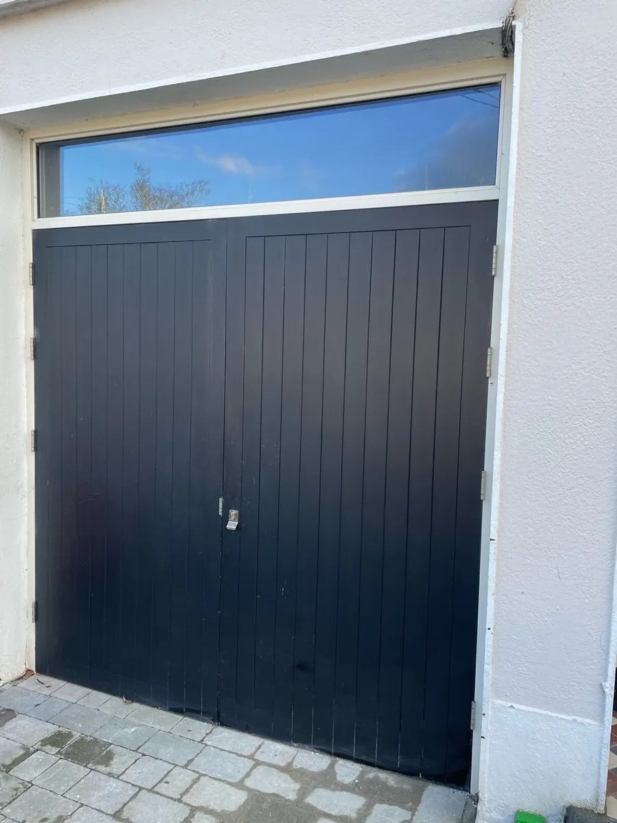 Garage door - Image 1