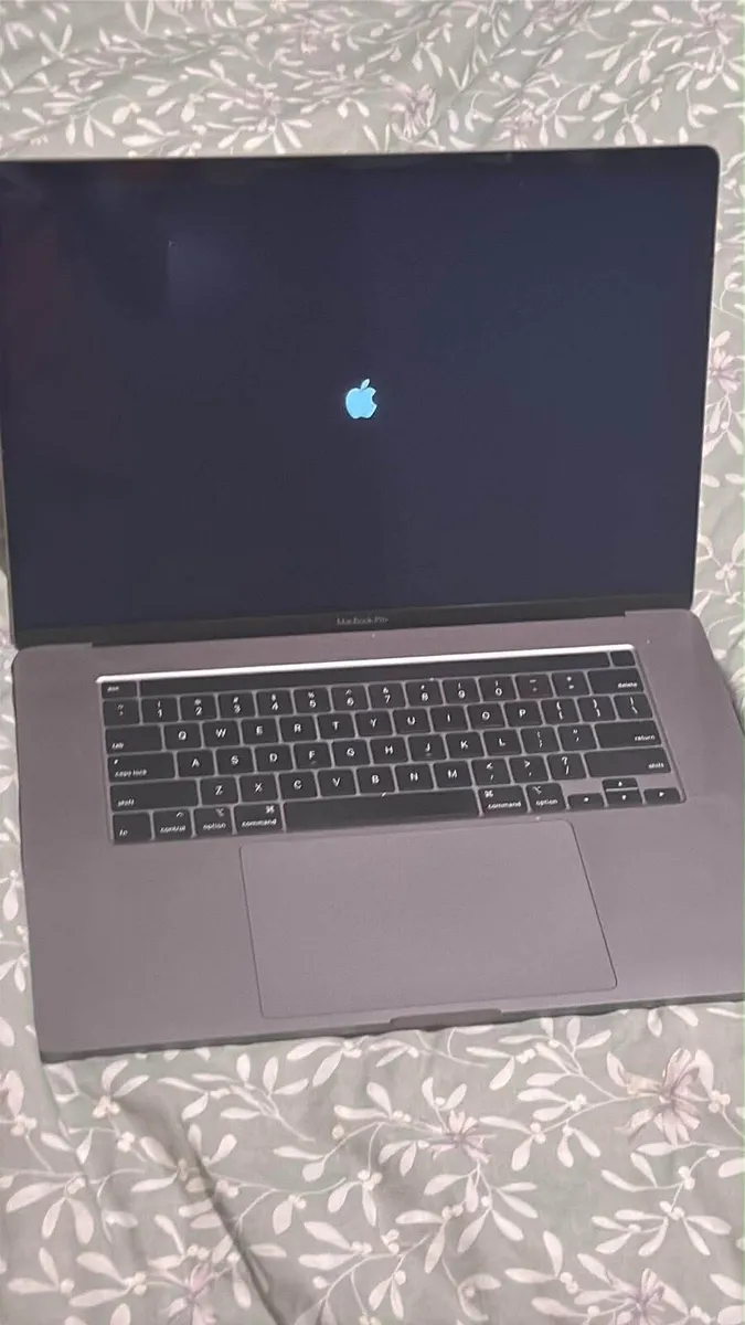 MacBook Pro 16-Inch 2019, i7,16 GB RAM - Image 4