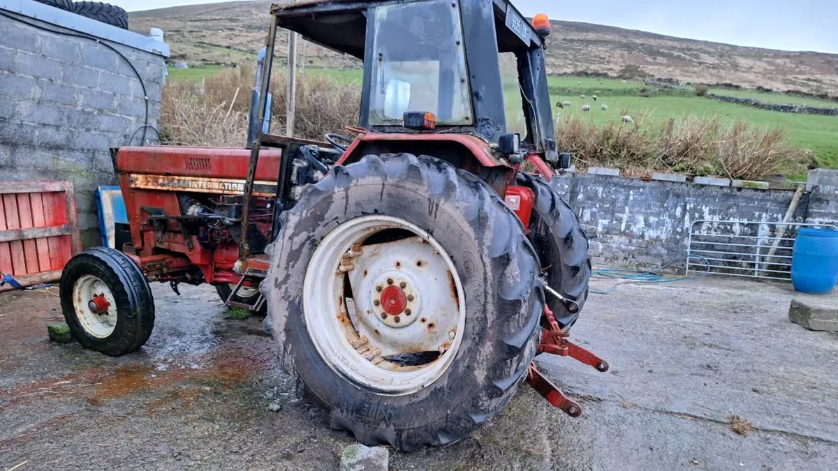 International tractor - Image 2