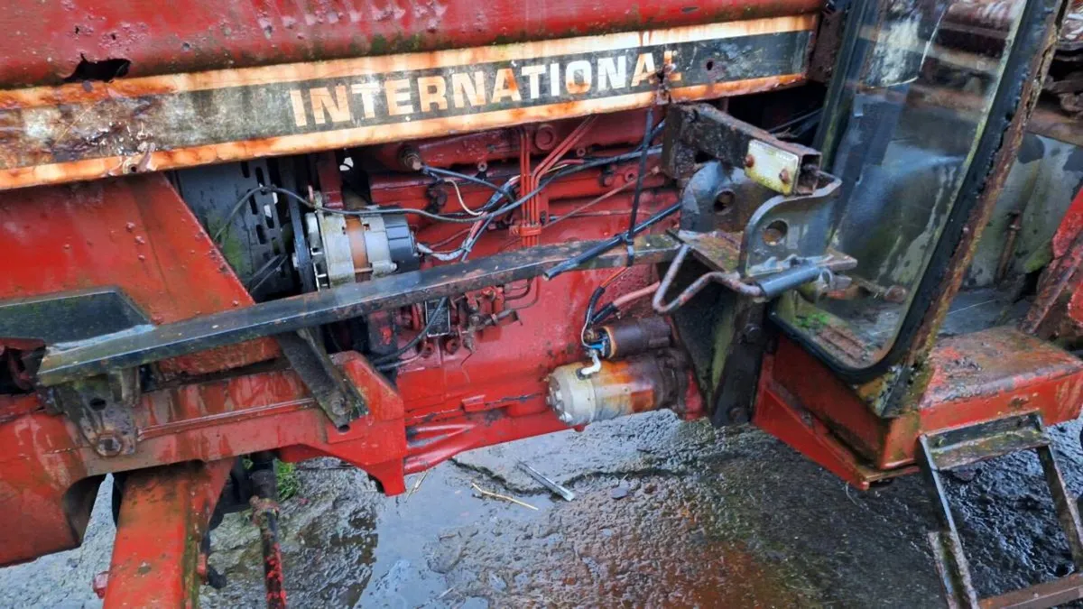 International tractor - Image 4