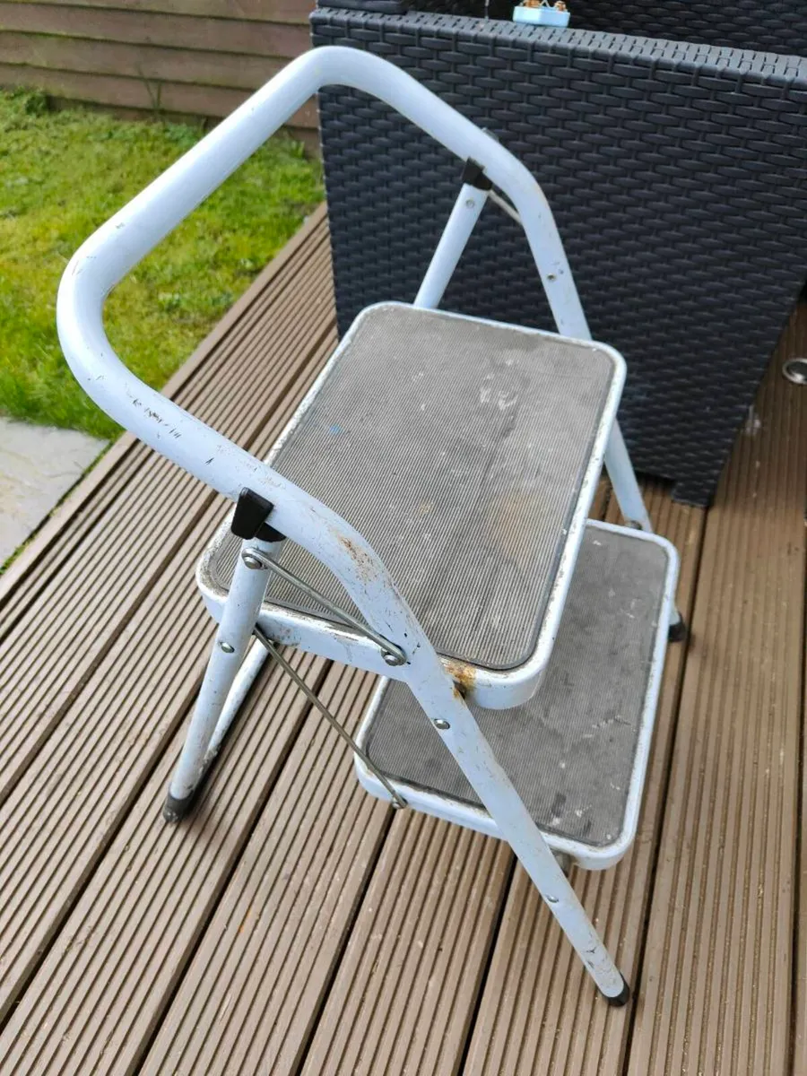 2 step Steel Ladder - Image 1
