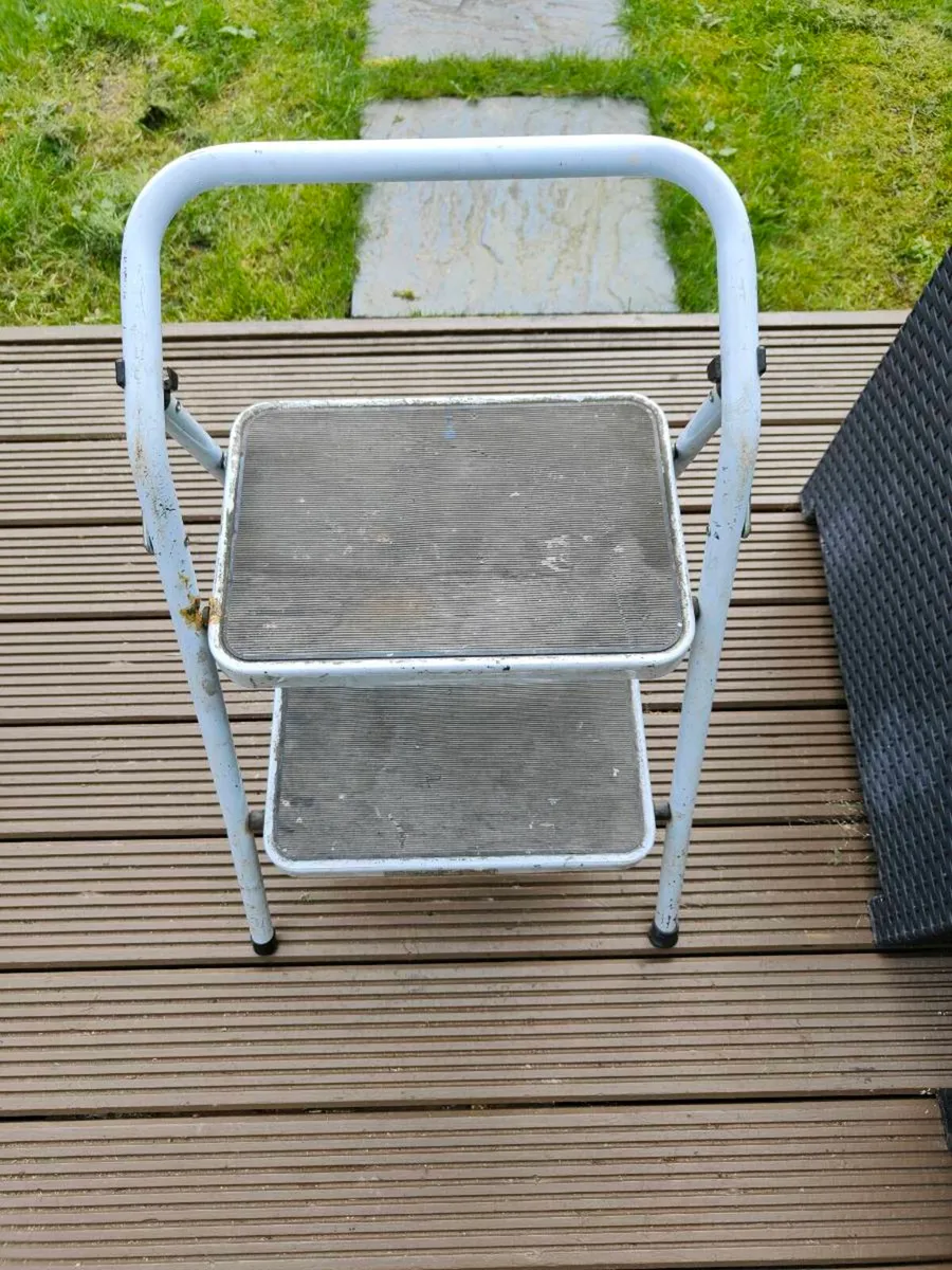 2 step Steel Ladder - Image 2