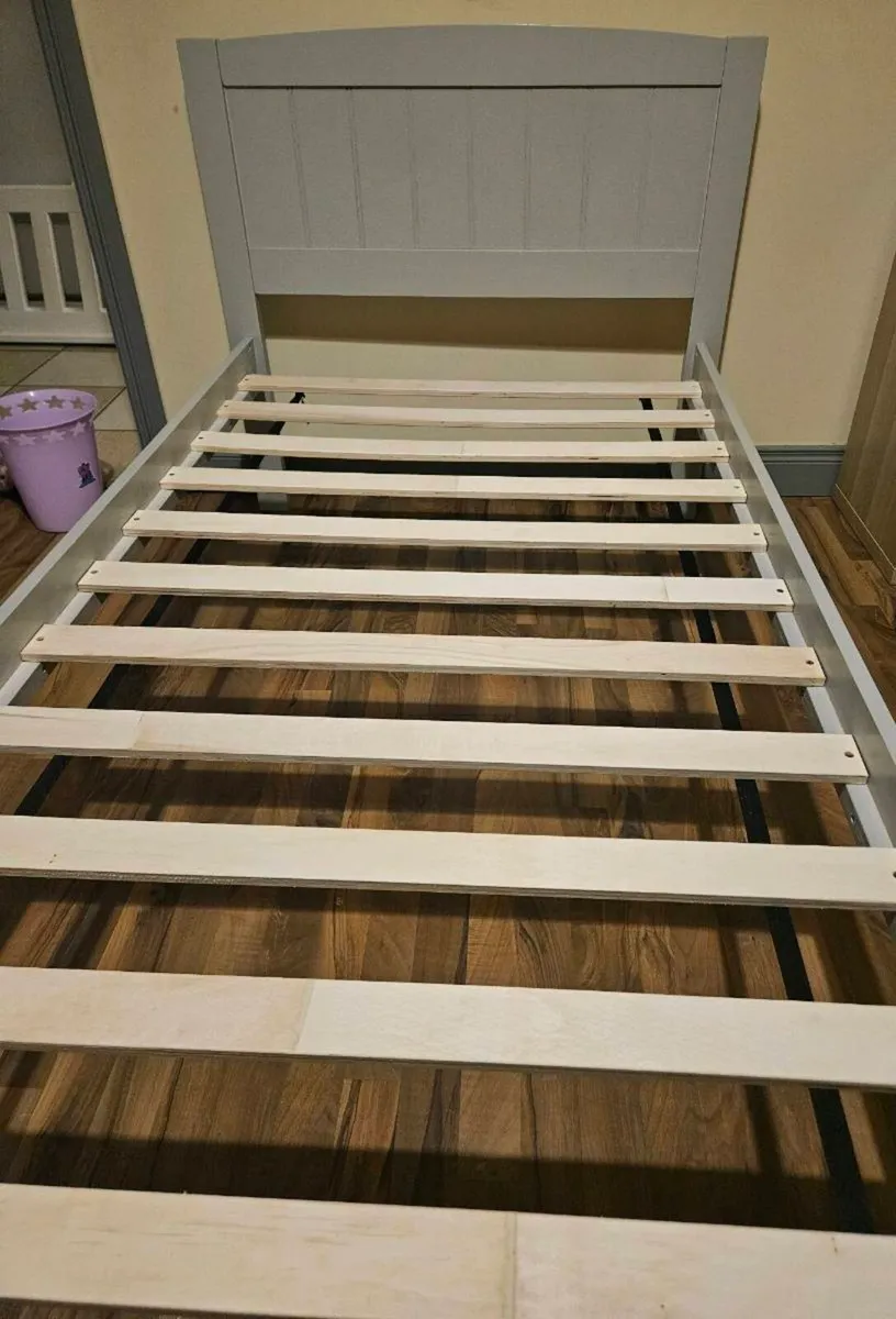 Grey Single bed - Image 1