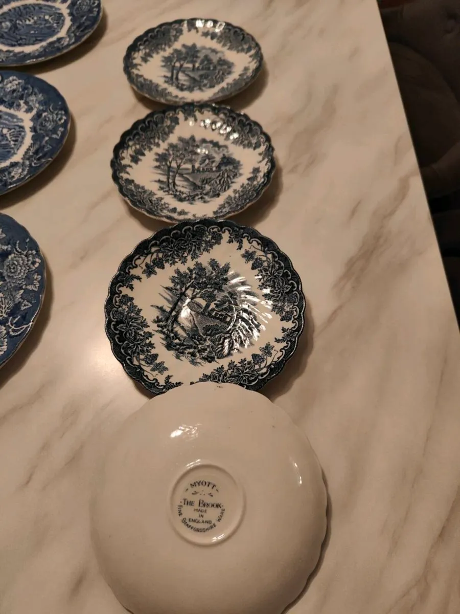 Vintage blue and white transferware porcelain item - Image 2