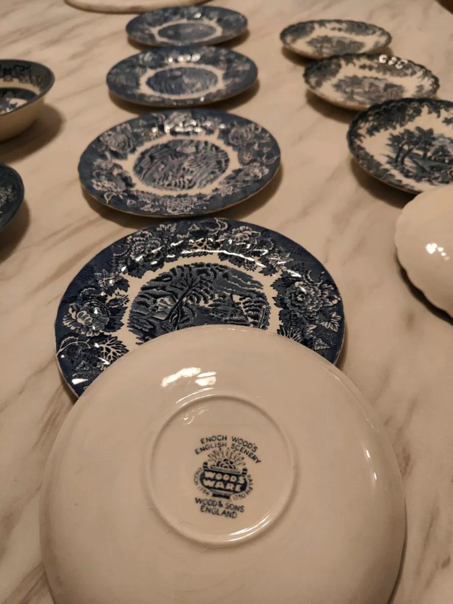 Vintage blue and white transferware porcelain item - Image 3