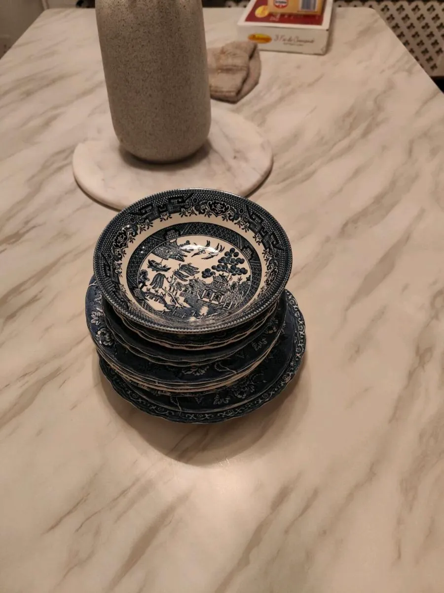 Vintage blue and white transferware porcelain item - Image 4