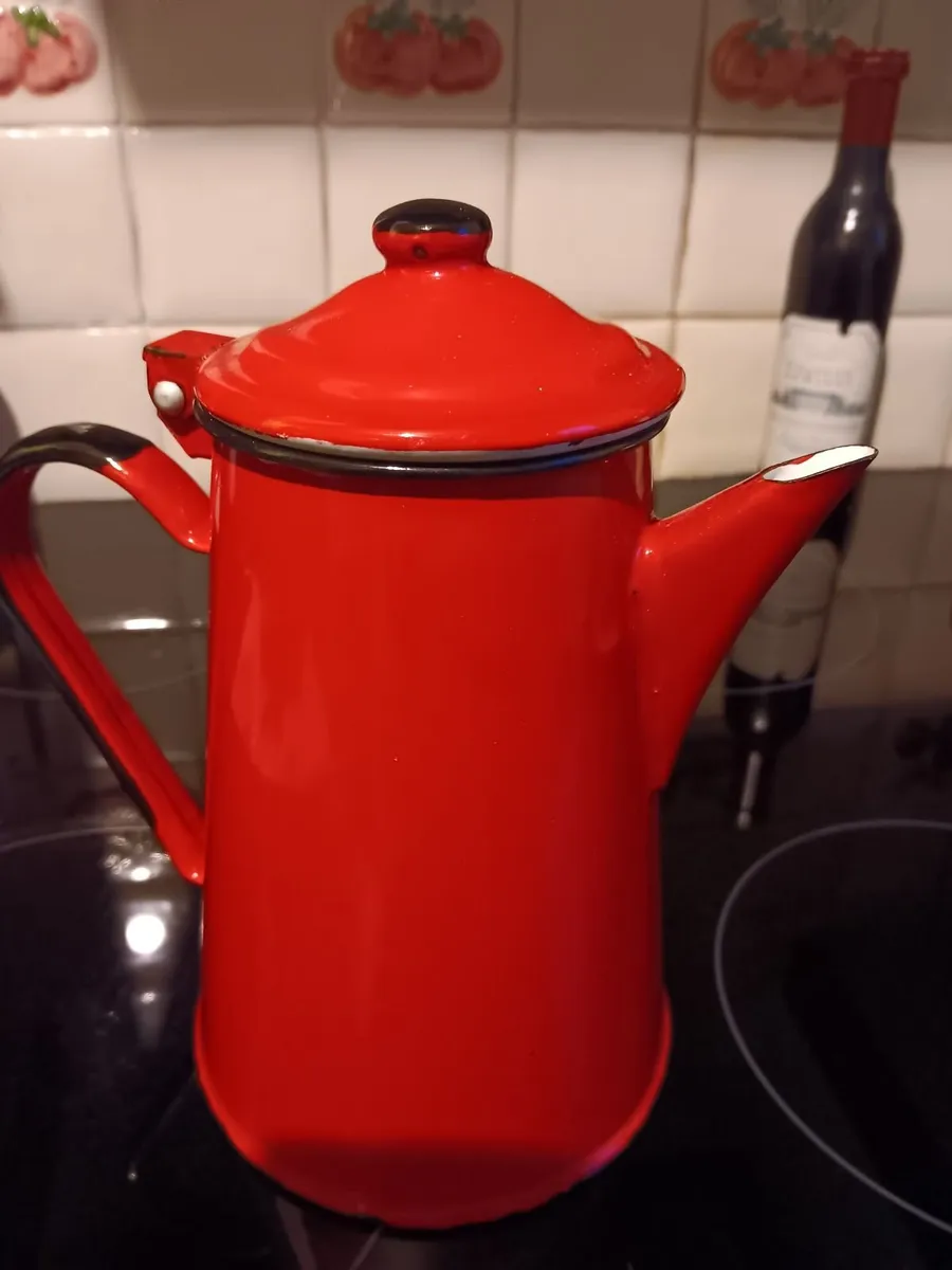Enamelled tea and coffee pots - Image 2