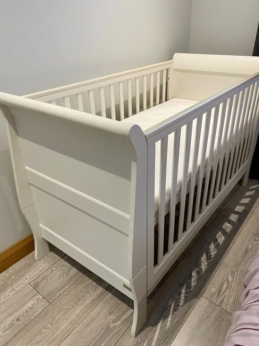 Mamas and Papas Mia Cot Bed - Image 1
