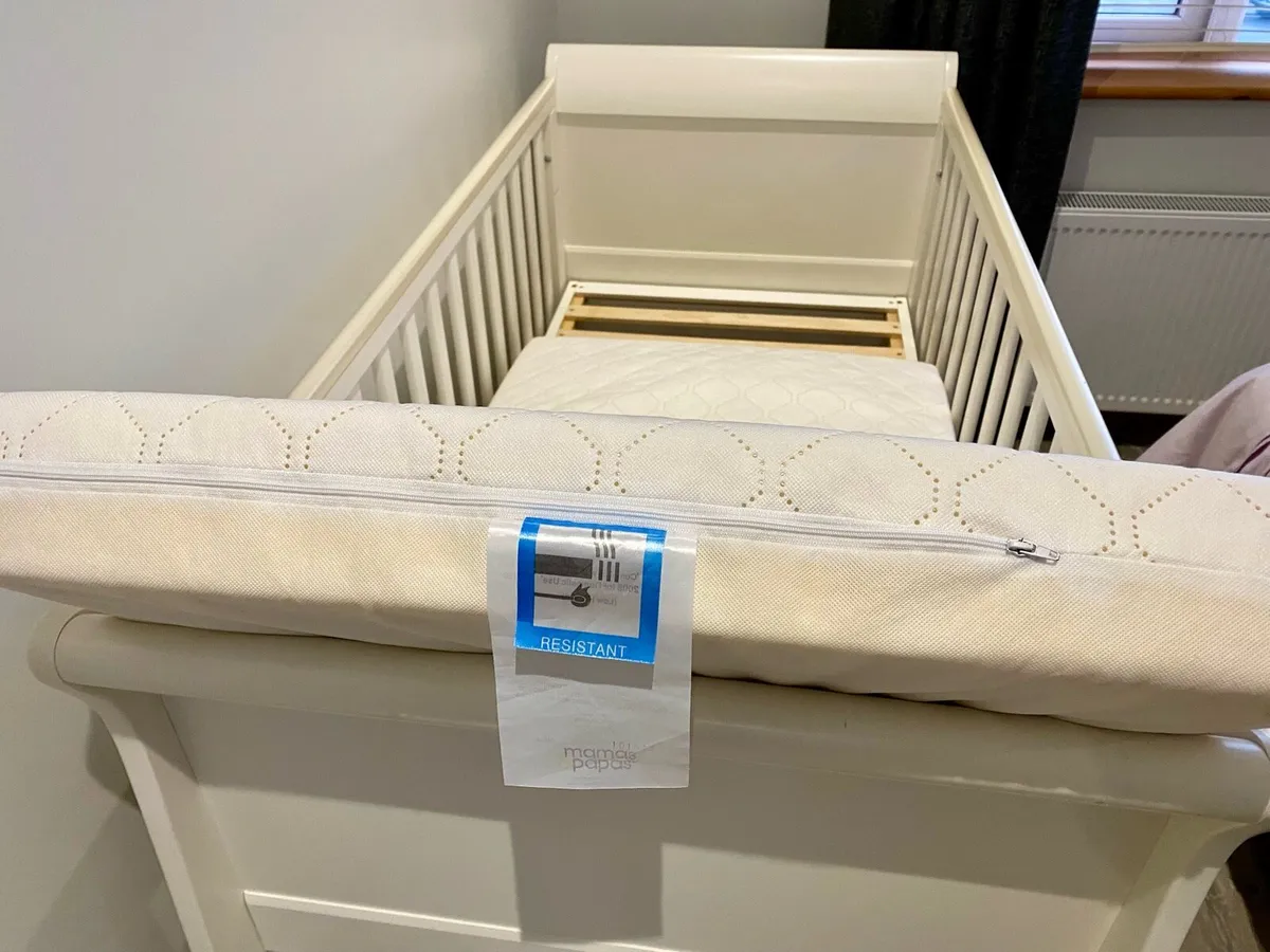 Mamas and Papas Mia Cot Bed - Image 3