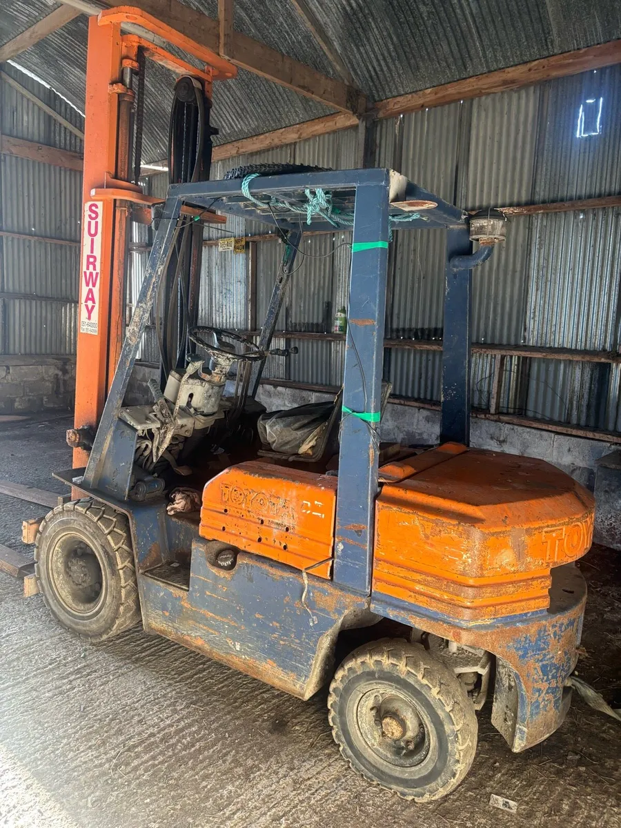 Diesel Toyota forklift - Image 2