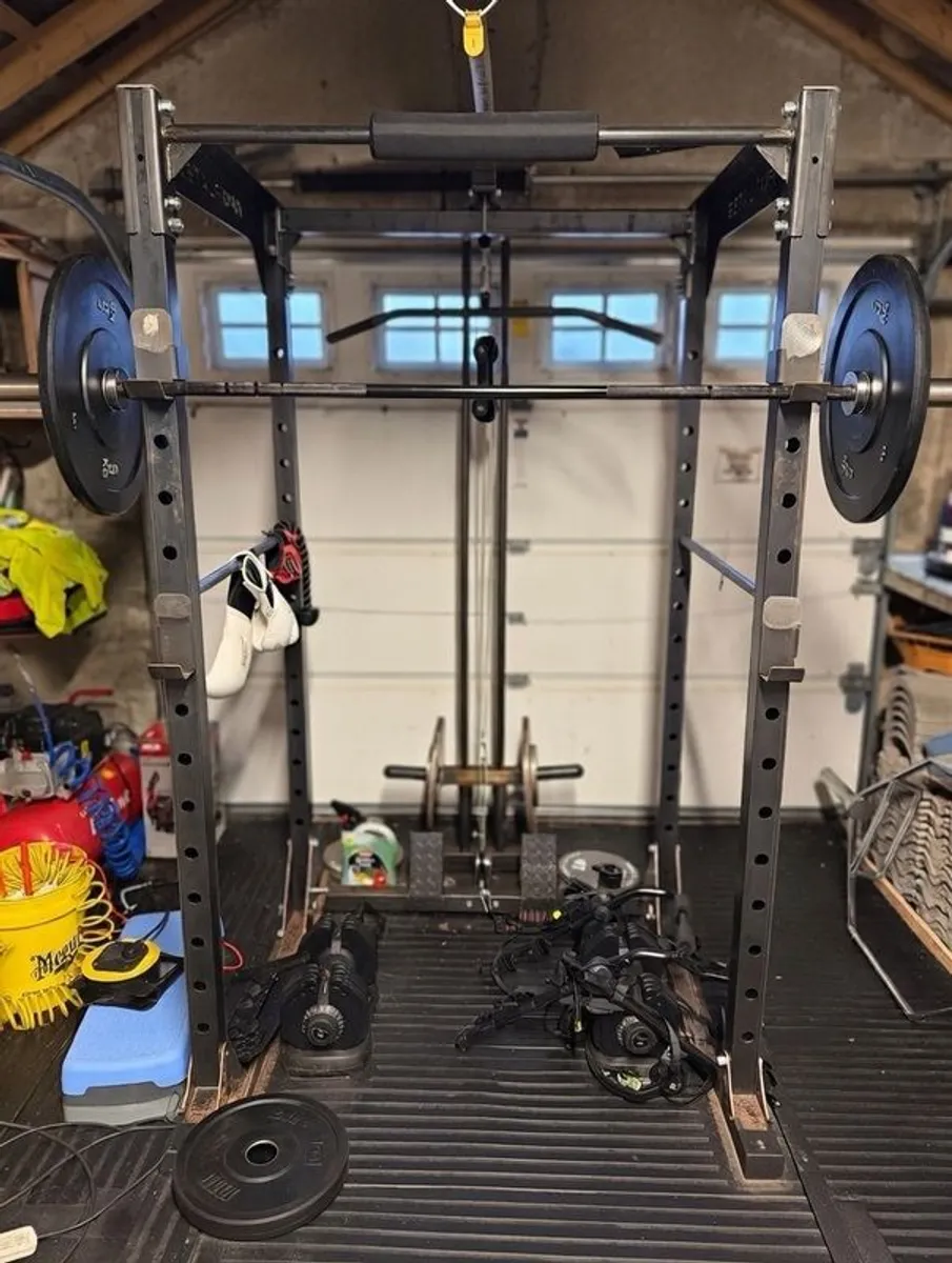 Pro Plates Commercial Power Rack with Lat Pulldown, Low Row + 97.5kg steel plates + 500kg bumper weights - Image 2