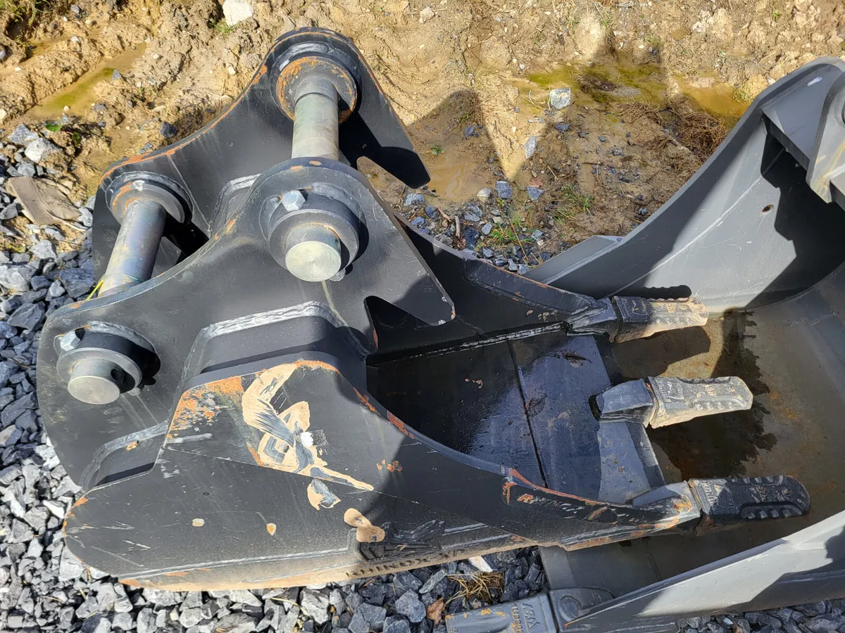 New 2ft Rinox 65mm pin digging bucket - Image 1