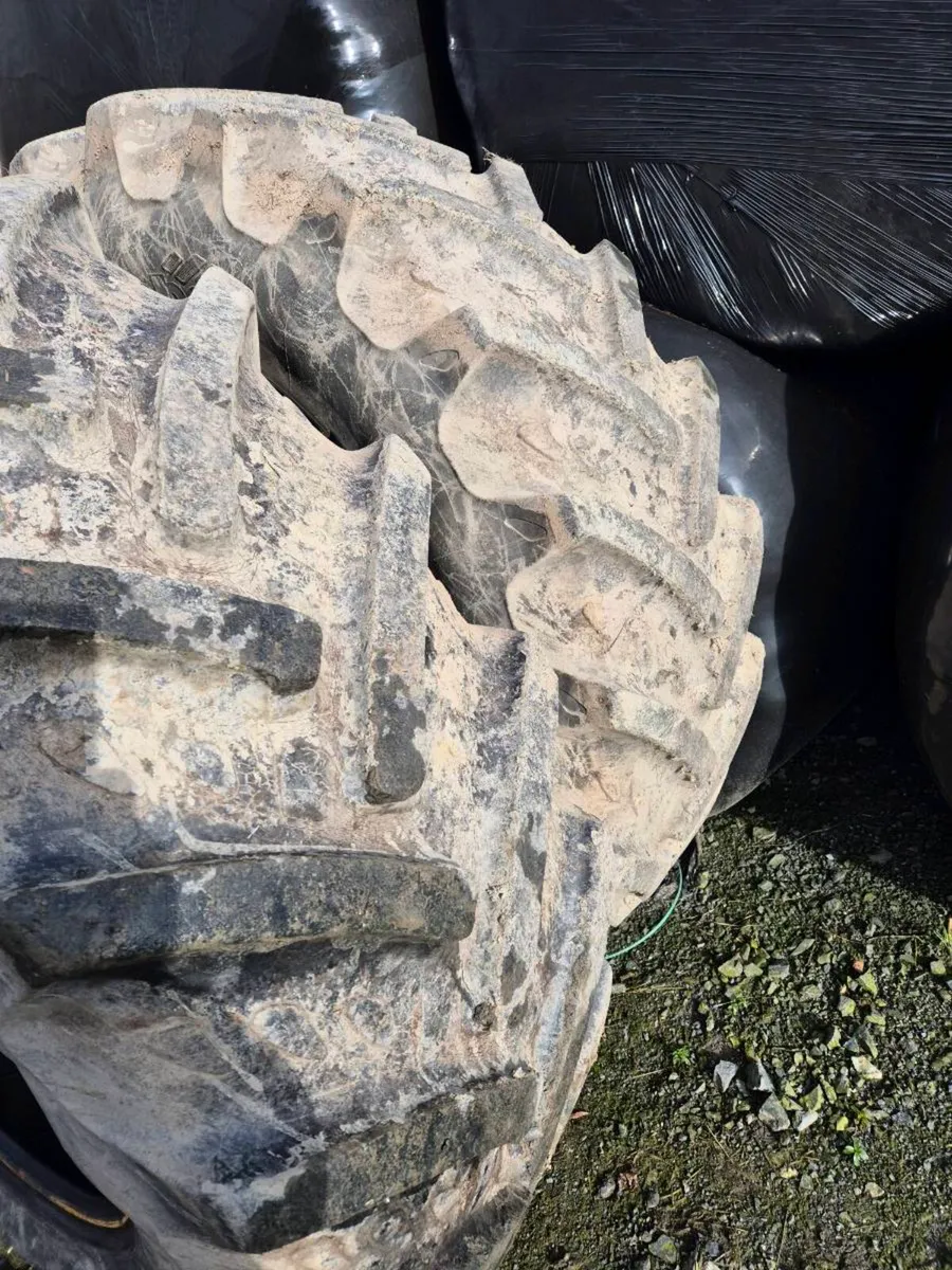 Tractor tyres - Image 1