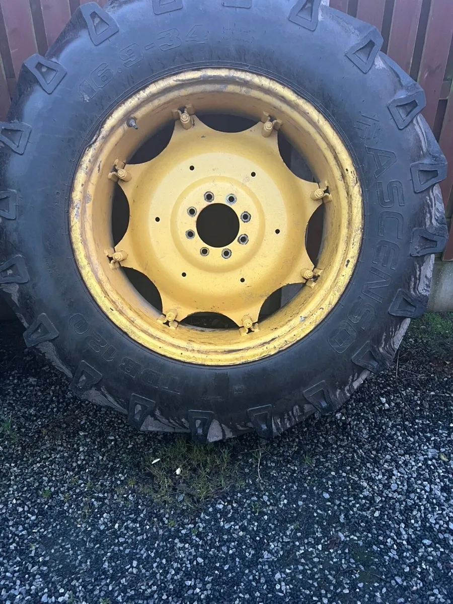 Tractor tyres and rims - Image 1