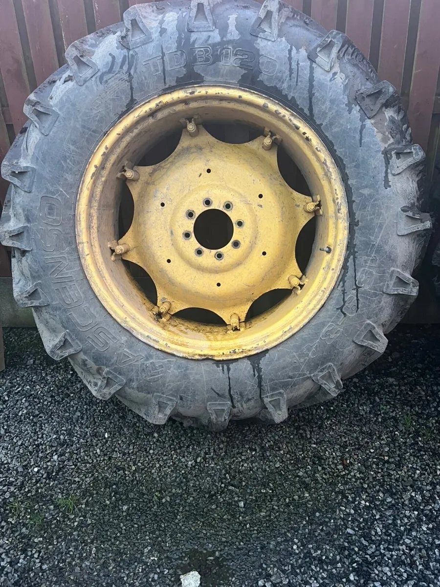 Tractor tyres and rims - Image 2