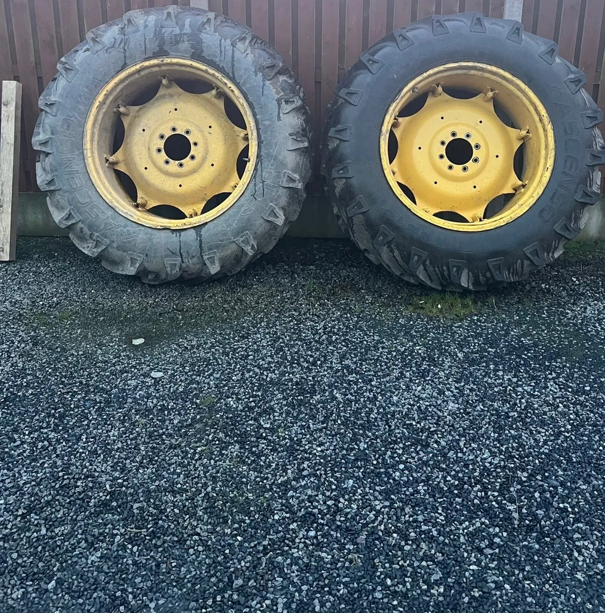 Tractor tyres and rims - Image 3