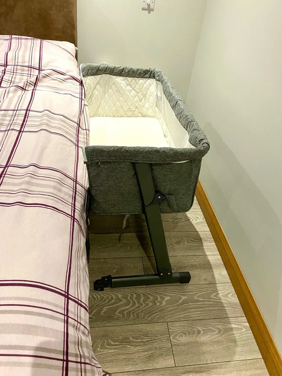 Bedside crib / co-sleeper - Image 1