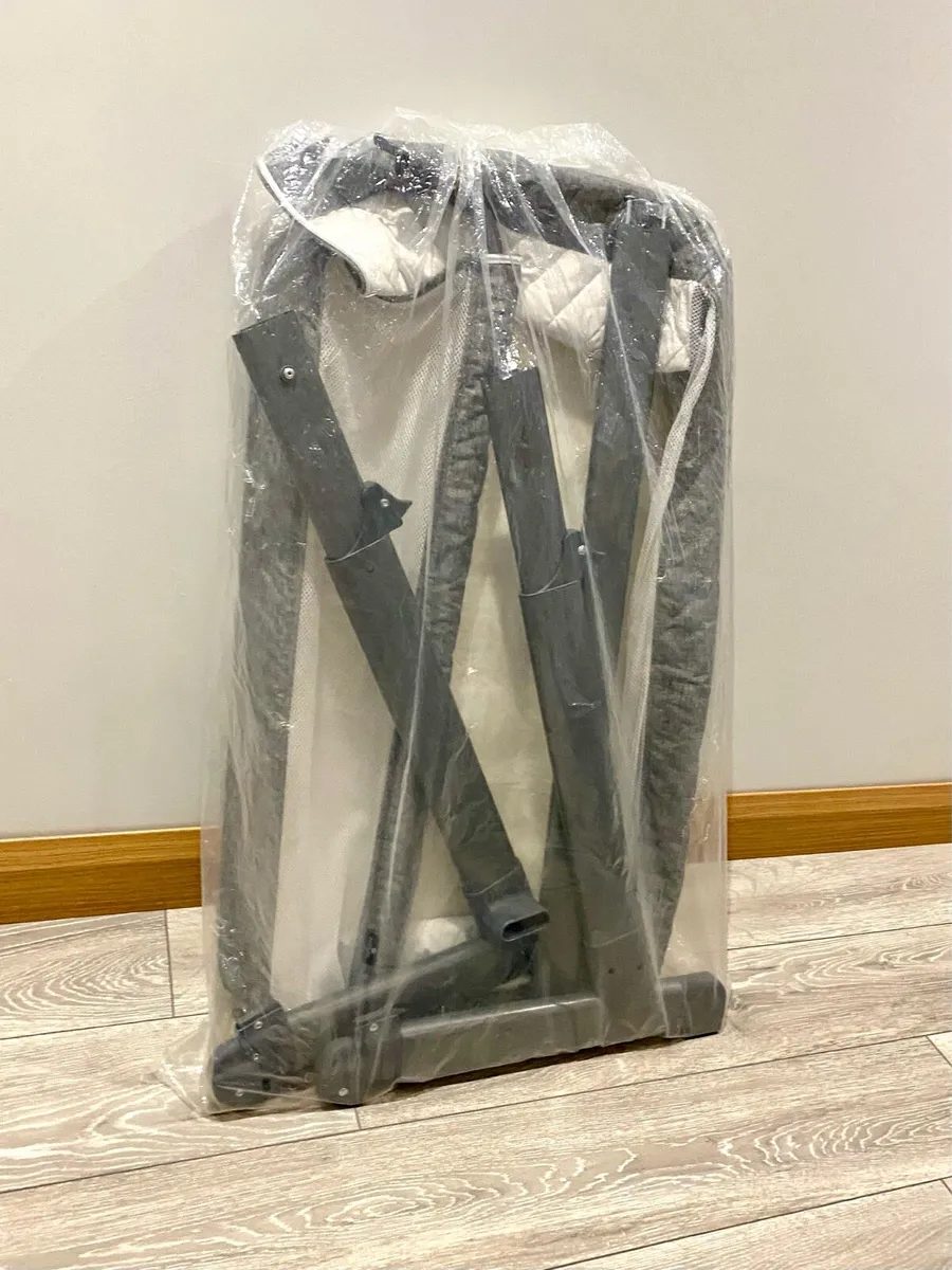 Bedside crib / co-sleeper - Image 2