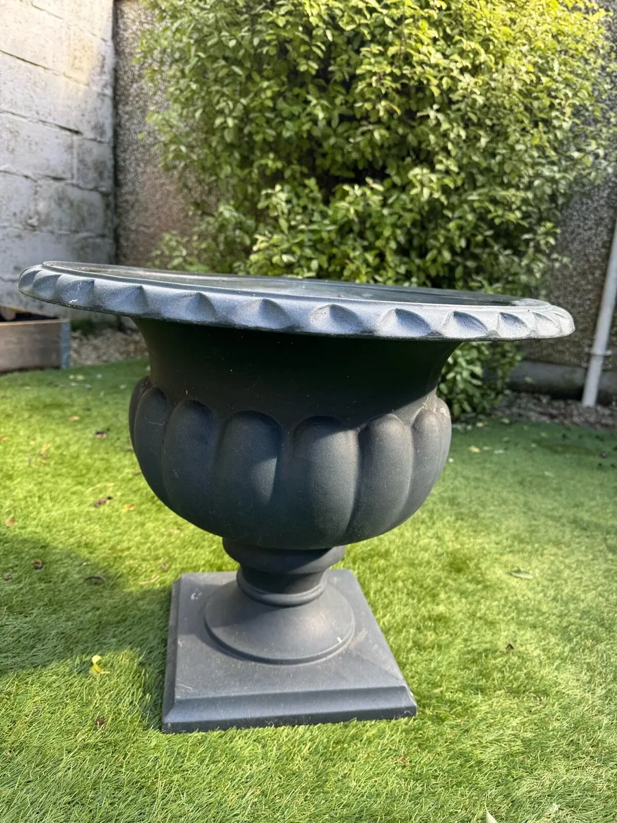 Outside Flower Pot - Image 4