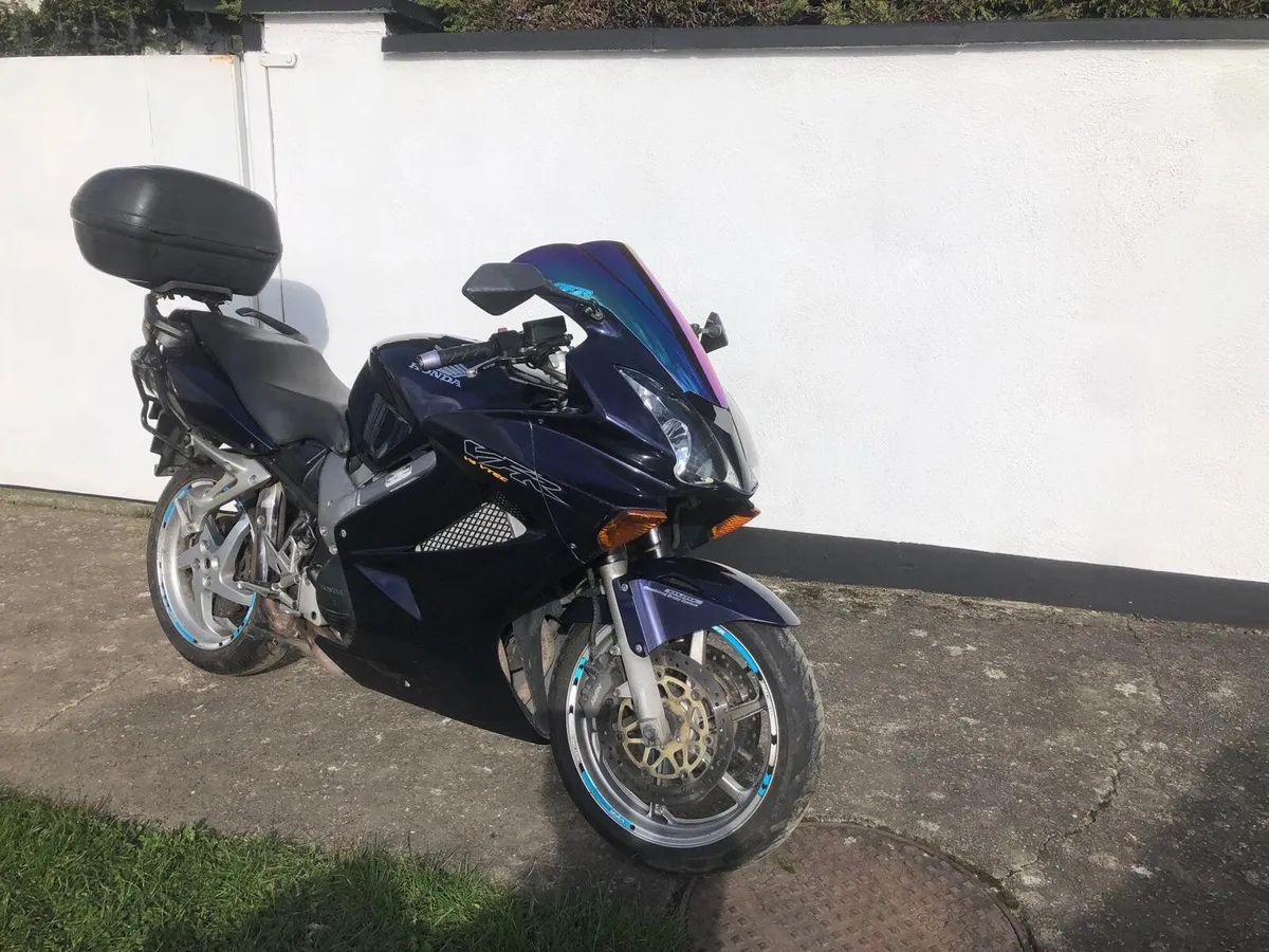 Honda VFR 800 V-TEC - Image 2