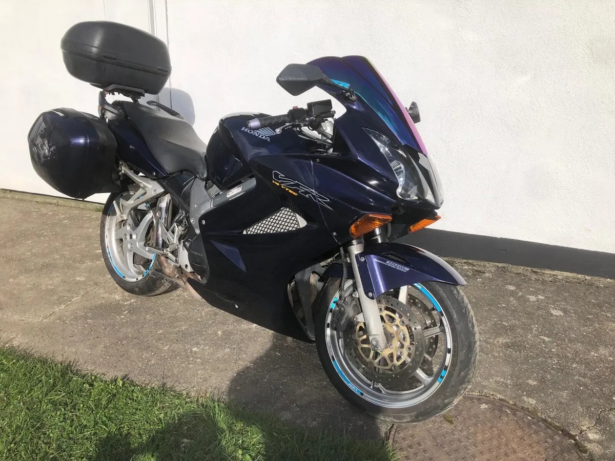 Honda VFR 800 V-TEC - Image 1