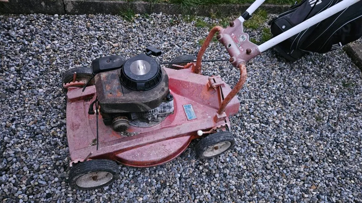 Vintage lawnmower - Image 1