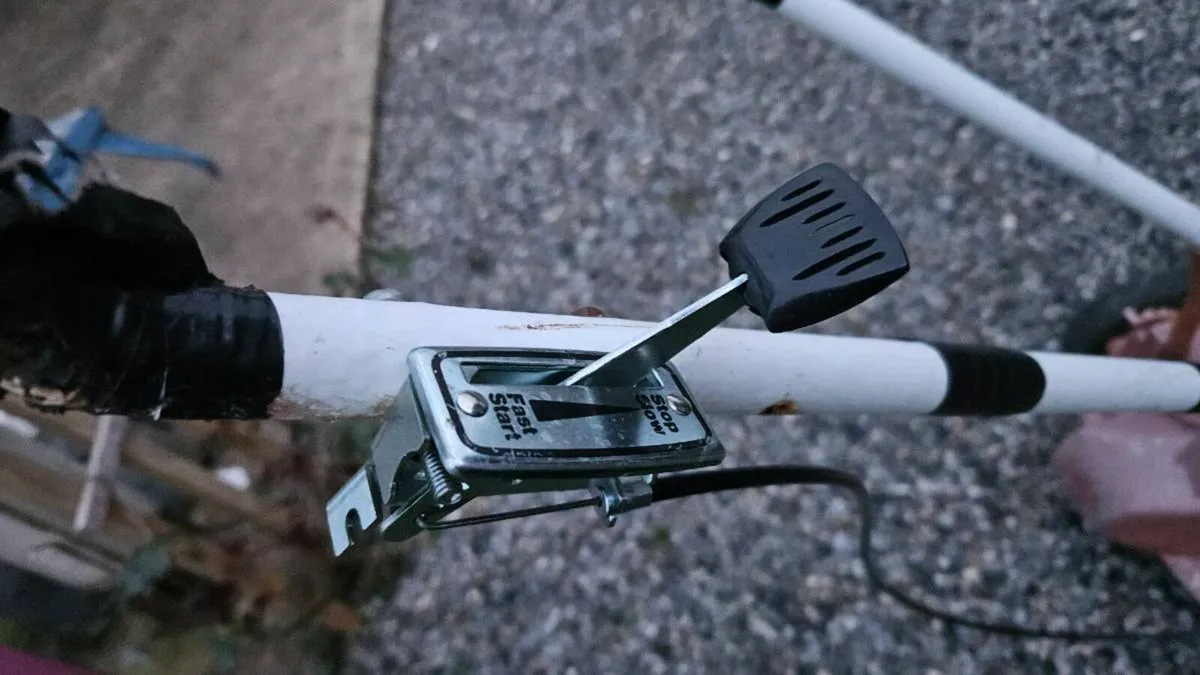 Vintage lawnmower - Image 2