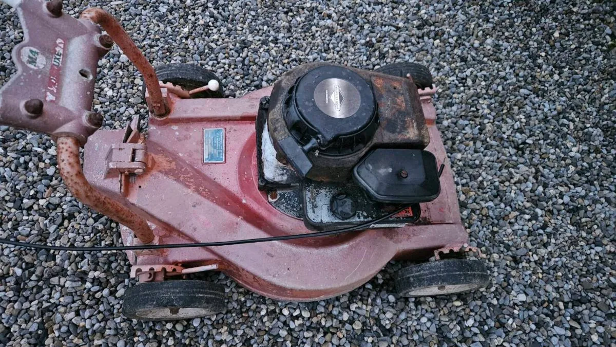 Vintage lawnmower - Image 3